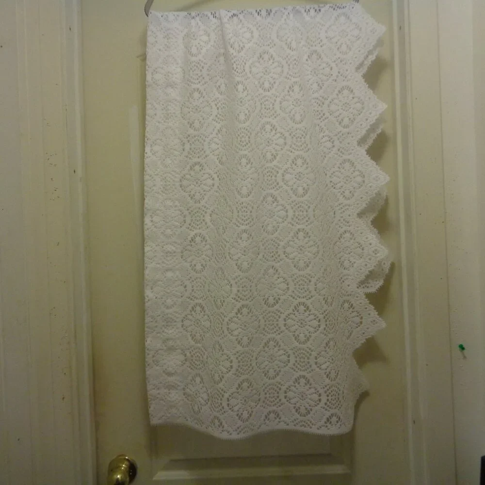 VINTAGE WHITE LACEY THICK LONG VALANCE